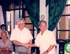 Dc-Mai-Xuan-Minh-Chu-tich-UBND-tinh-TH-tham-cac-cu-tinh-Cao-Bang-nghi-duong-tai-Benh-vien-3-7-1998.jpg